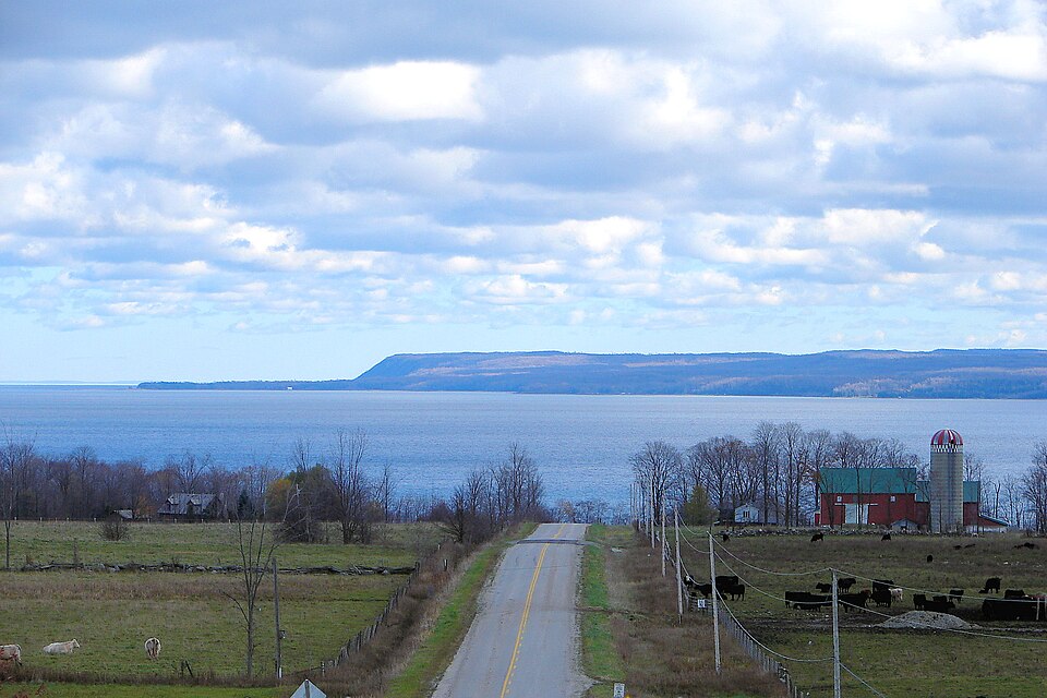 File:Georgian Bluffs ON.jpg