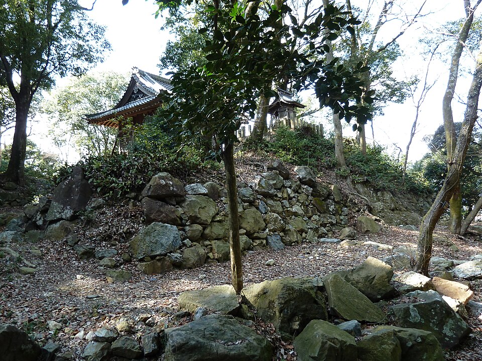 File:Kaneyama castle ishigaki2.JPG