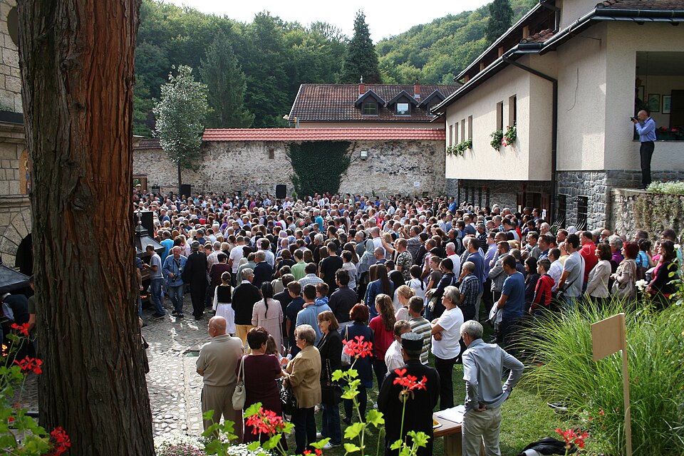 File:Manastir Tronoša-proslava 700 godina postojanja 071.jpg