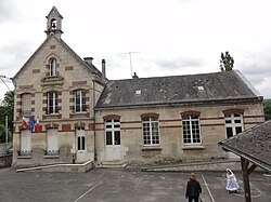 The town hall and school of Taillefontaine