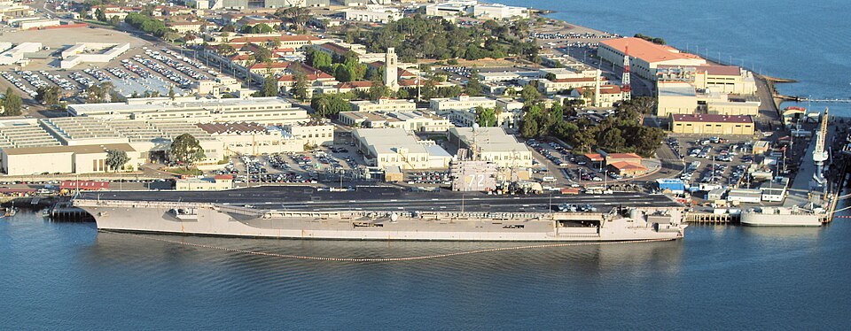 File:USSAbrahamLincolnByPhilKonstantin.jpg