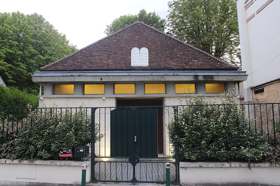 File:2021-08-06 21-01-27 - Fontainebleau - Synagogue.jpg