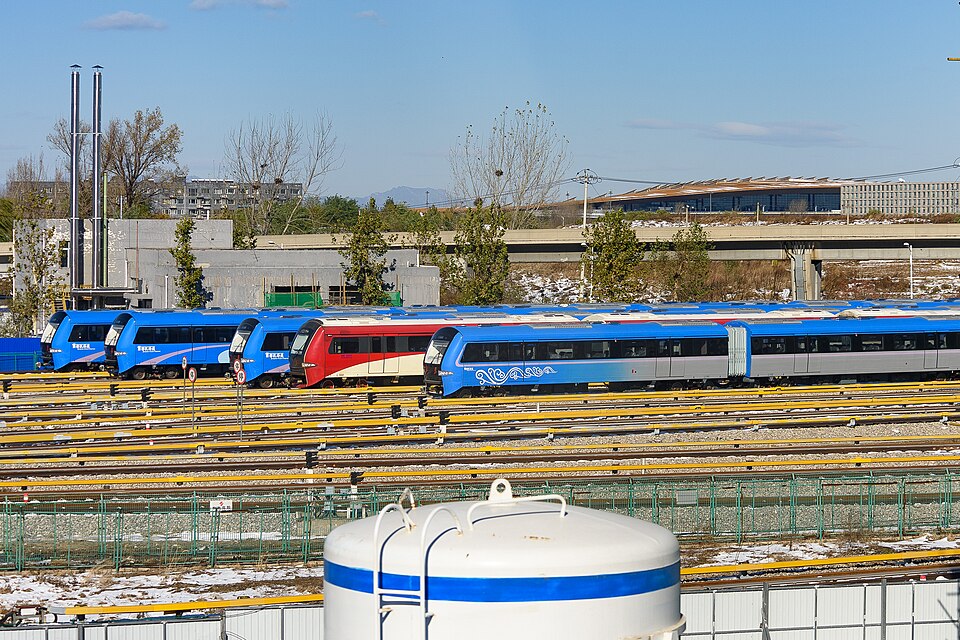 File:L1-112,113,115,109,114 at Tianzhu Depot (20211108132738).jpg