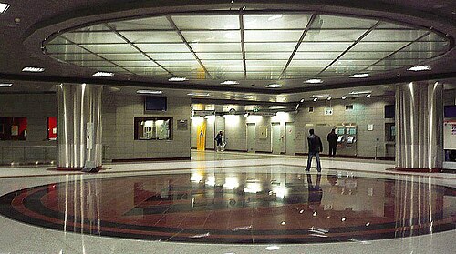 The main station concourse, December 2007