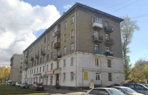 Stalinist building in Novosibirsk, built in 1958. A classic Stalinist-style building constructed after 1956 for the management of the Rare Metals Plant in Novosibirsk, without its originally planned decorative elements.