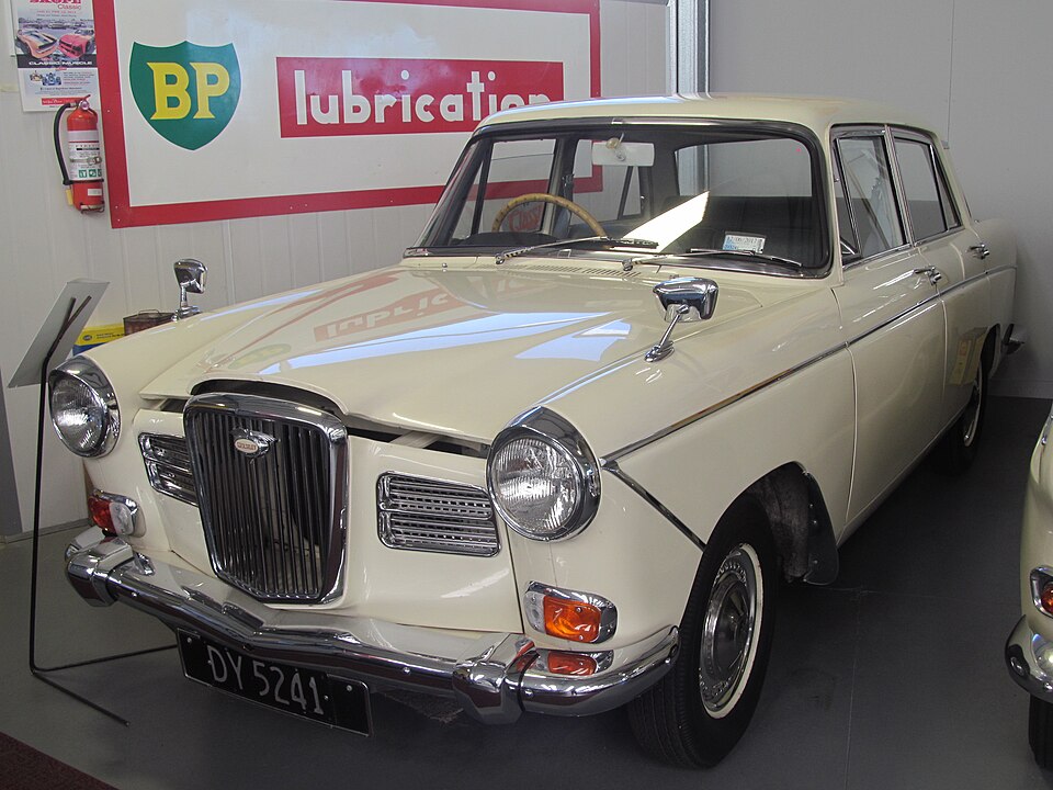 File:1967 Wolseley 16-60 (37010055432).jpg