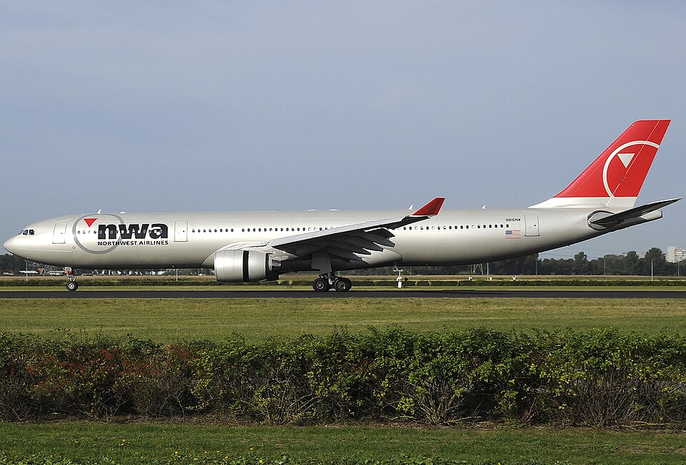 File:Airbus A330-323X, Northwest Airlines JP6694901.jpg