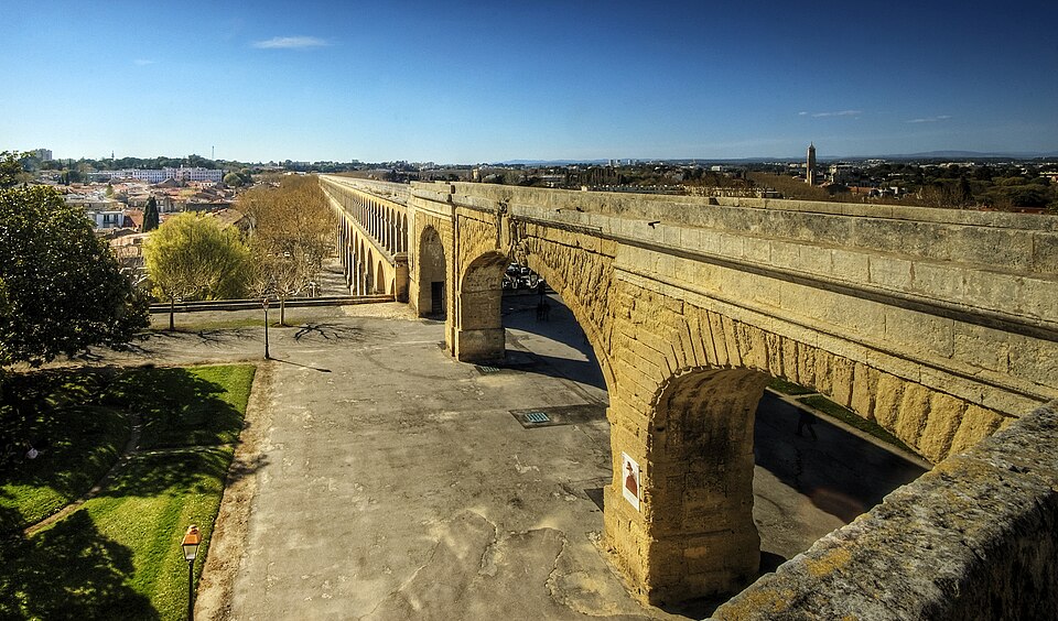 File:Aqueduc du Peyrou, Montpellier.jpg