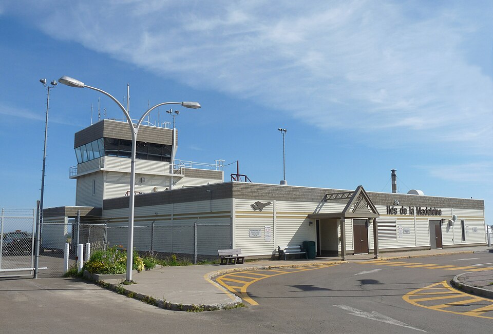 File:AreoportIleDeLaMadelaine.jpg