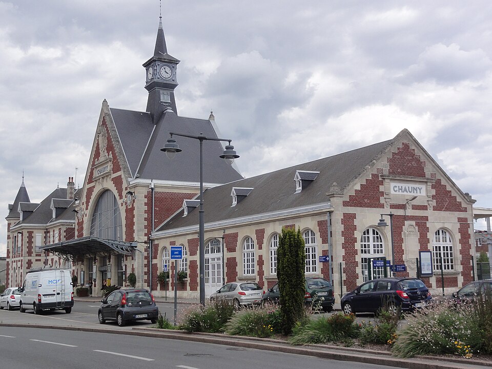 File:Chauny (Aisne) la gare (01).JPG