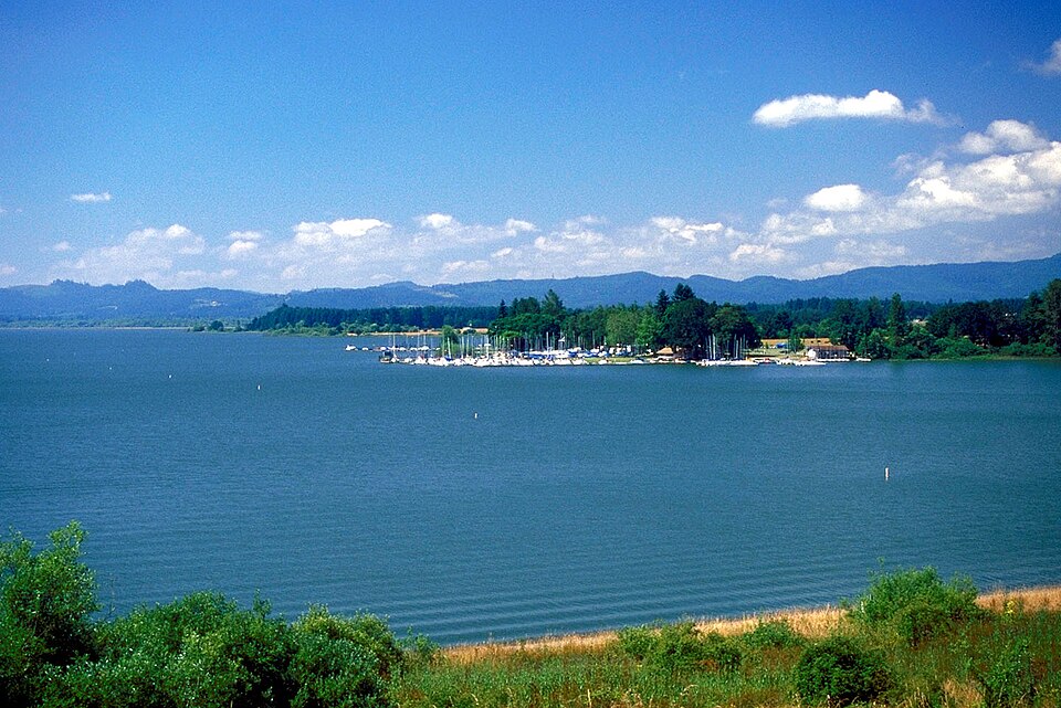 File:Fern Ridge Lake Oregon.jpg