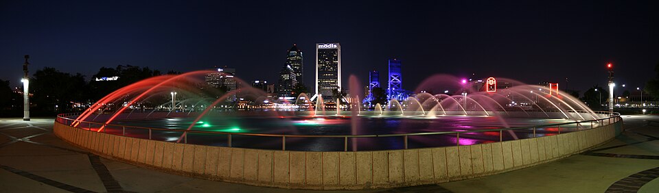 File:Friendship Fountain at Night Panorama.jpg