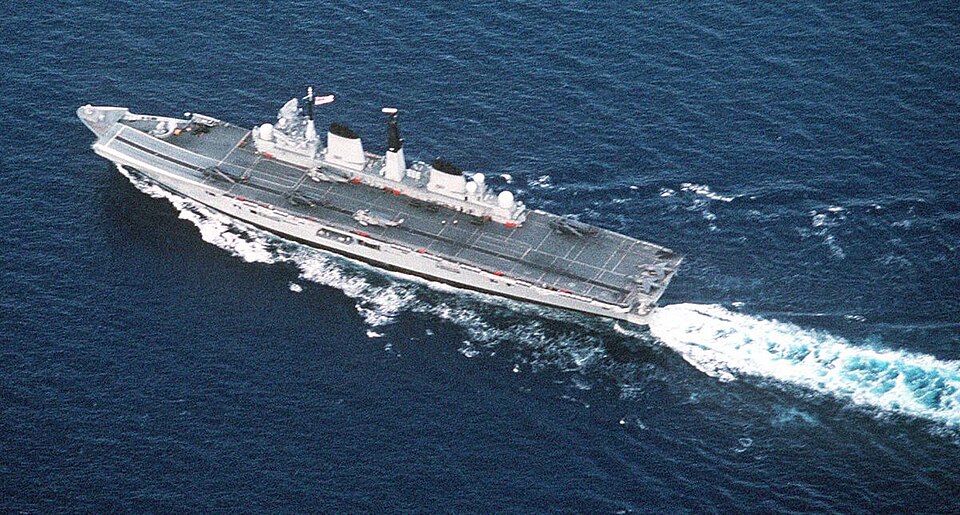 File:HMS Invincible 1991 DN-ST-92-01125s.jpg