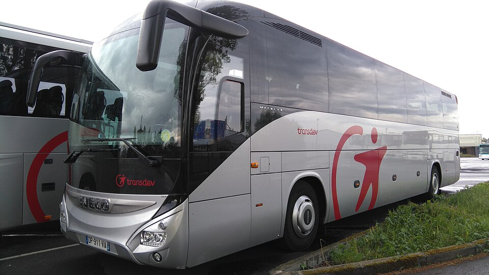 File:Iveco Bus Magelys - Transdev 01.jpg
