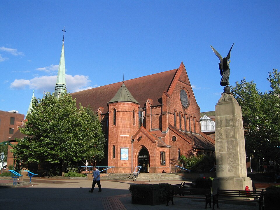 File:Woking-TownSquare.jpg