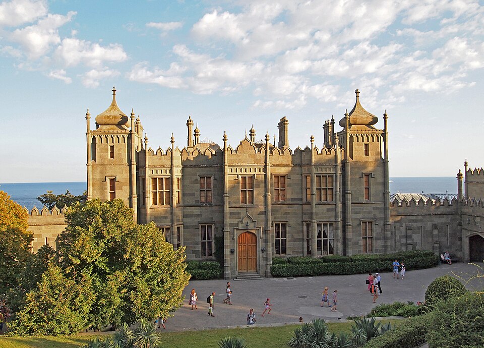 File:Alupka castle6.jpg