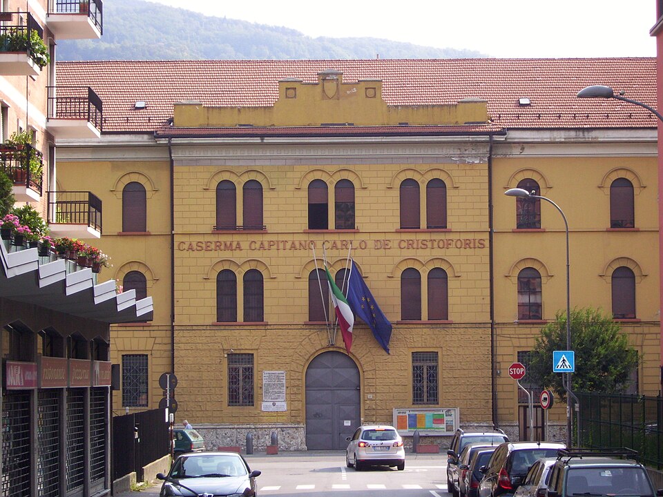 File:Caserma de cristoforis.JPG