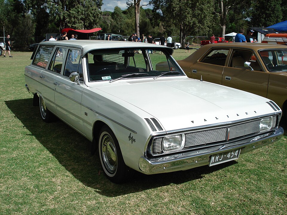 File:Chrysler VG Valiant Safari.JPG