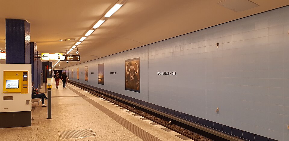File:U-Bahnhof Afrikanische Straße Oktober 2022 (1).jpg