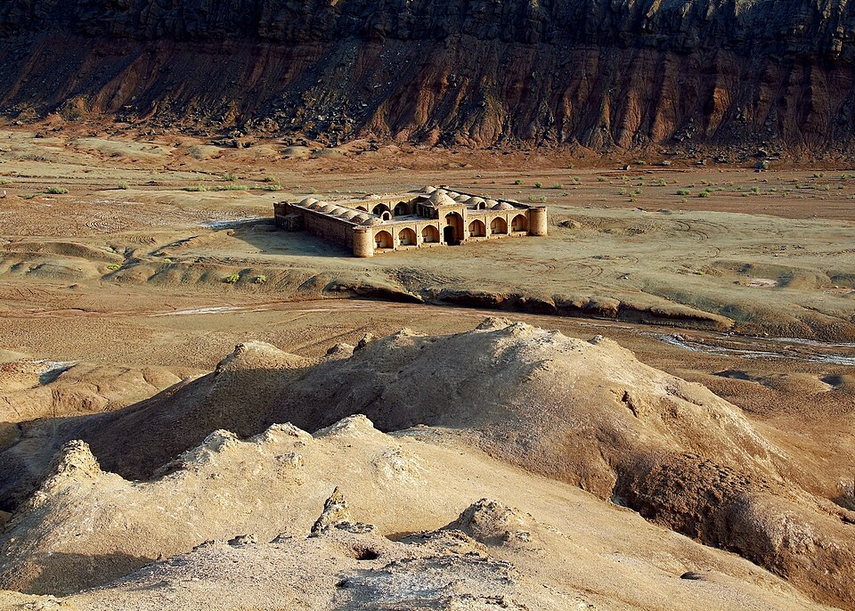 File:کاروان سرای چاه کوران(چاکورو).jpg