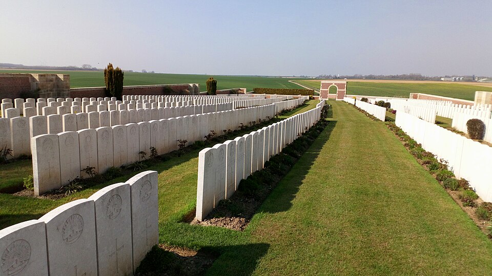File:Cimetière britannique de Puchevillers 4.jpg