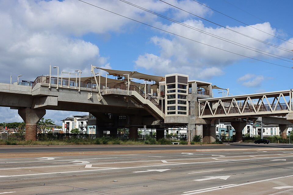 File:Keoneae Station Building 2022-07-02.jpg