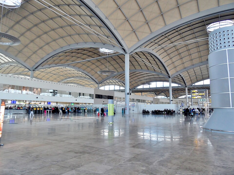 File:L'Altet. Terminal antiga 1.jpg