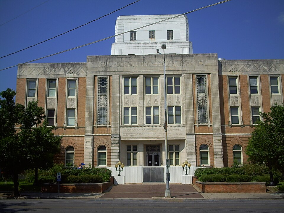 File:Lauderdale County Courthouse Meridian, MS.JPG