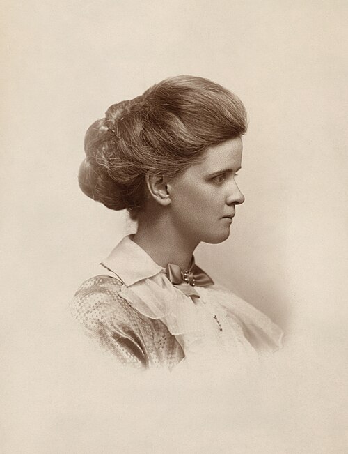 File:Lillian Feickert c. 1912.jpg