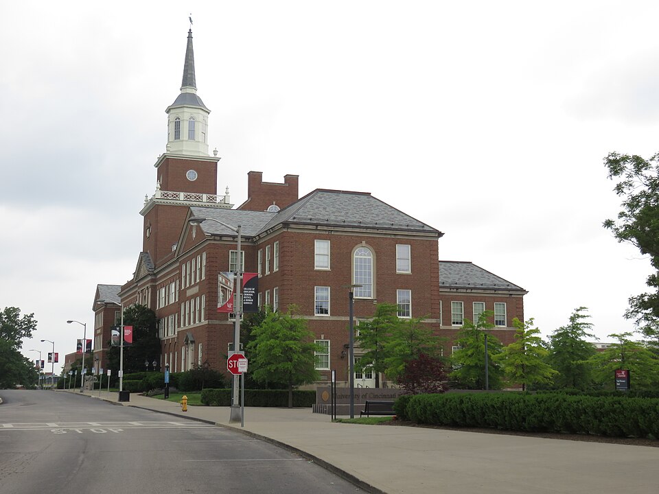File:McMicken Hall UofC 2017.jpg