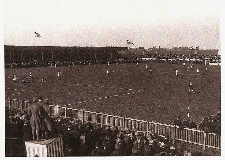 File:Ouwe Houten Stadion (Ajax) in 1917-1918.jpg