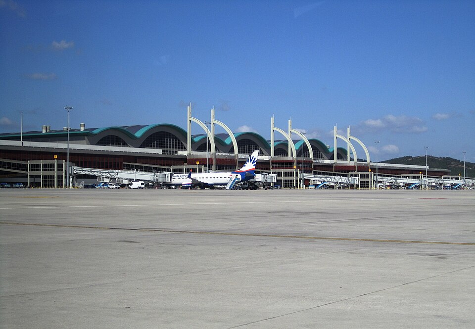 File:Sabiha Gökçen Airport.JPG