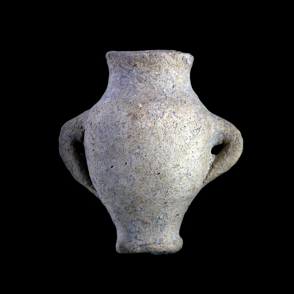 File:Votive miniature jarre-AO 19246-IMG 1140-black.jpg