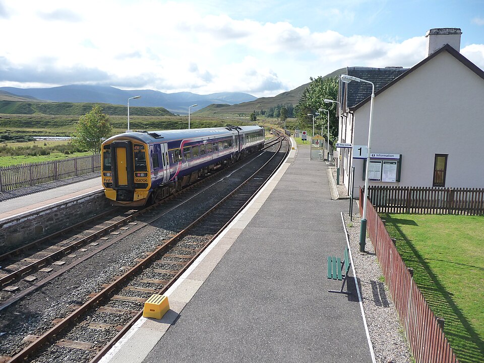 File:Achnasheen station.JPG