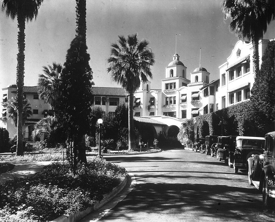 File:Beverly Hills Hotel, 1925.jpg