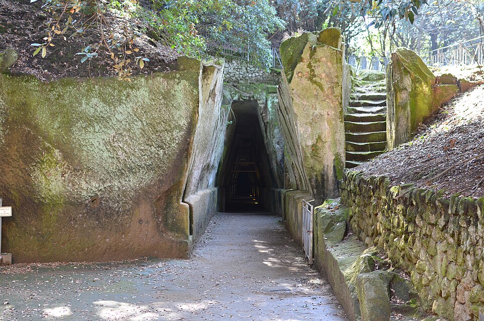 File:Cumae Cave of the Sibyl AvL.JPG