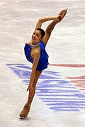 One-handed Biellmann spiral(Front view)(Yuna Kim)