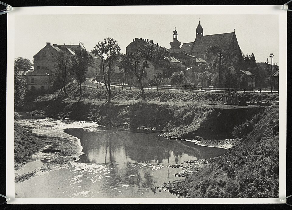 File:Krosno, kosciol farny 1939 (67738347).jpg