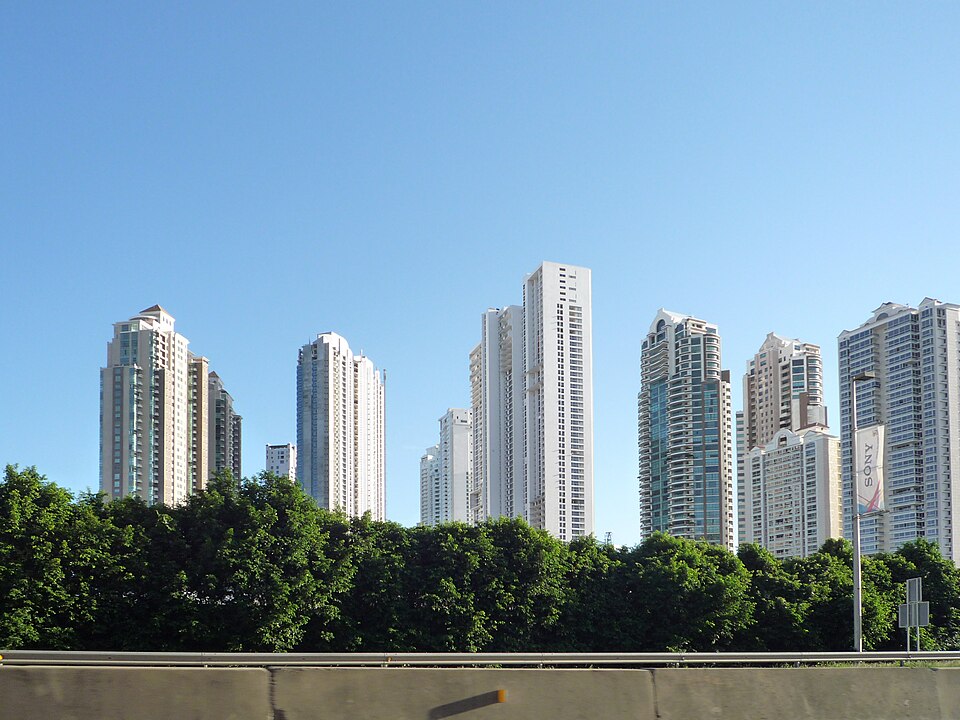 File:Rascacielos de Panamá.jpg