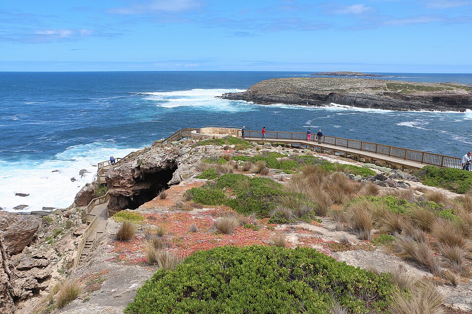 File:Cape de Couedic.jpg