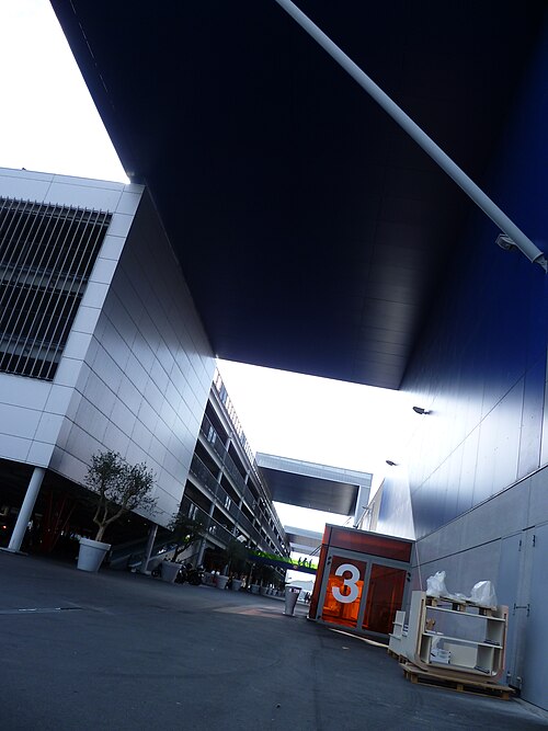 File:Centre commercial Blagnac 1.jpg