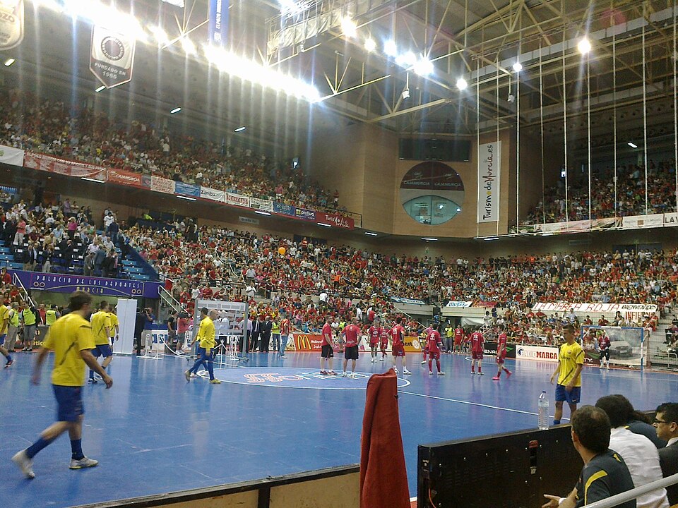 File:Elpozo Murcia calentando.jpg