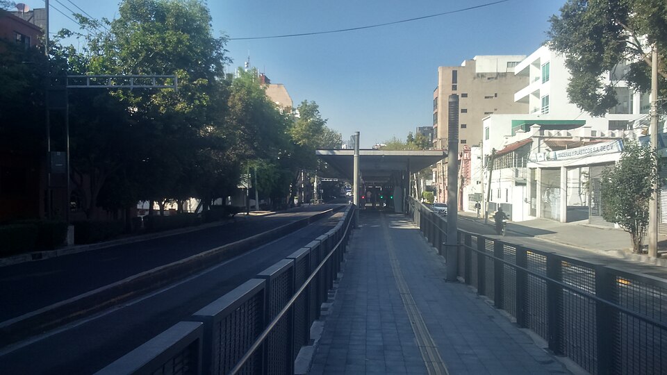 File:Estación Viaducto (2021).JPG