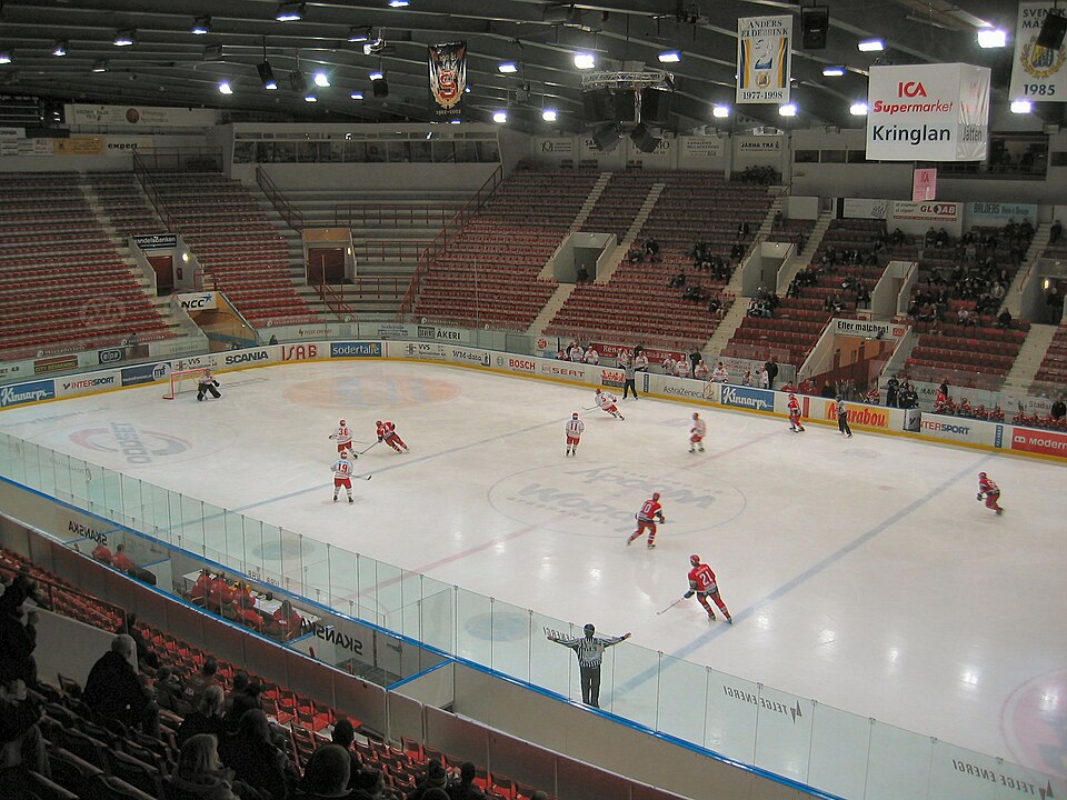File:Sodertalje Scaniarinken arena pre 2005 rebuild.jpg