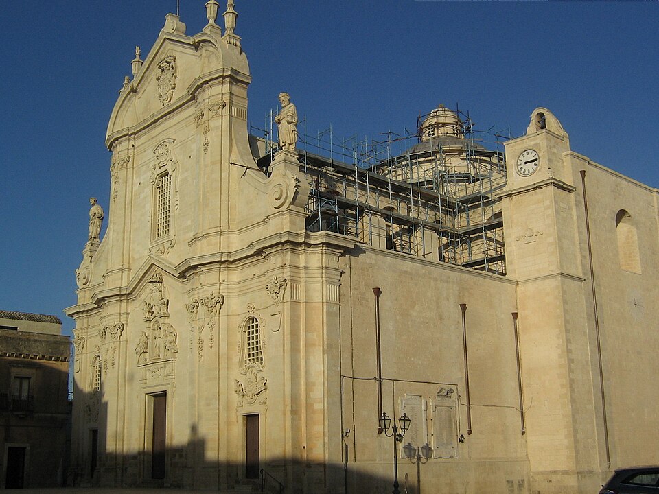 File:Uggiano Chiesa madre.jpg