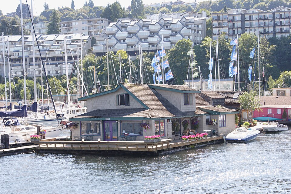 File:"Sleepless in Seattle" houseboat (217224278).jpg