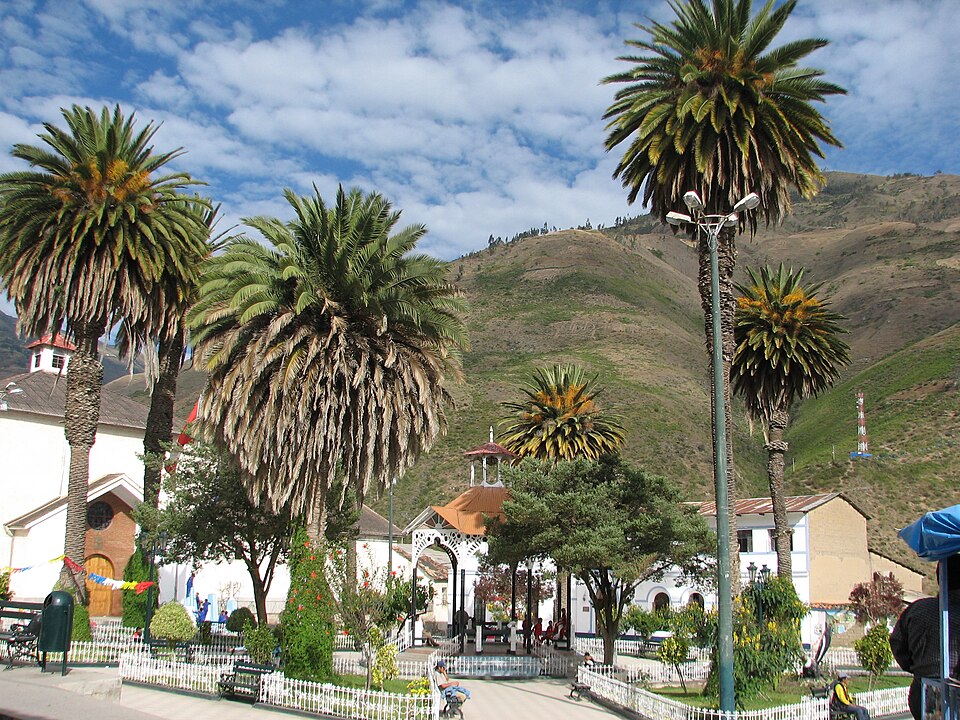 File:Abancay Plaza.jpg