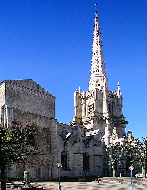 File:Luçon (Vendée), cathédrale Notre-Dame-de-l’Assomption 01.jpg