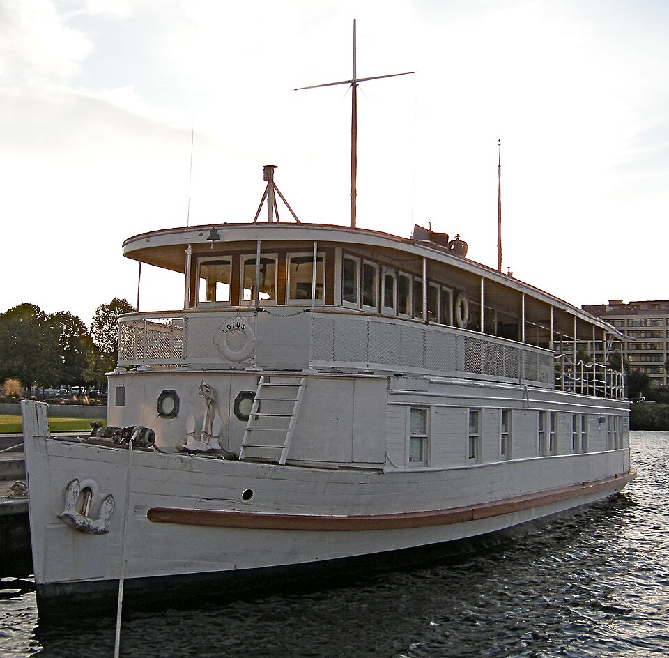 File:MV Lotus 08 cropped.jpg