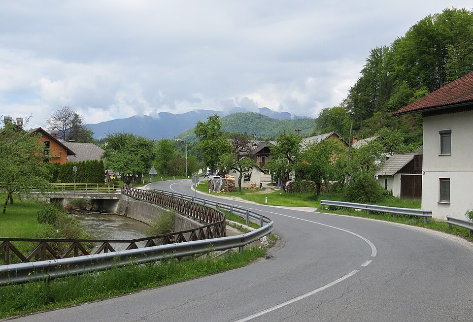 File:Potok Kamnik Slovenia 1.jpg